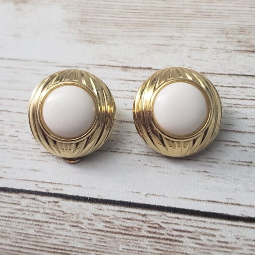 Vintage Clip On Earrings - Patterned Gold Tone Halo White Center Circle